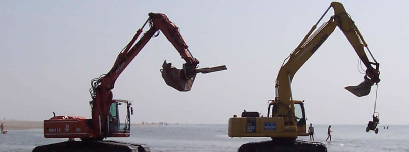 Bagger-Ballett am Strand